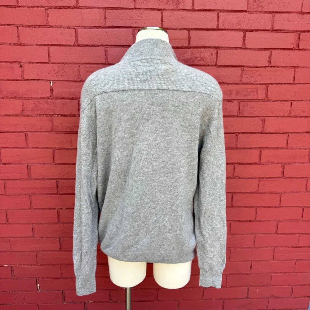 Tahari sweatshirt good